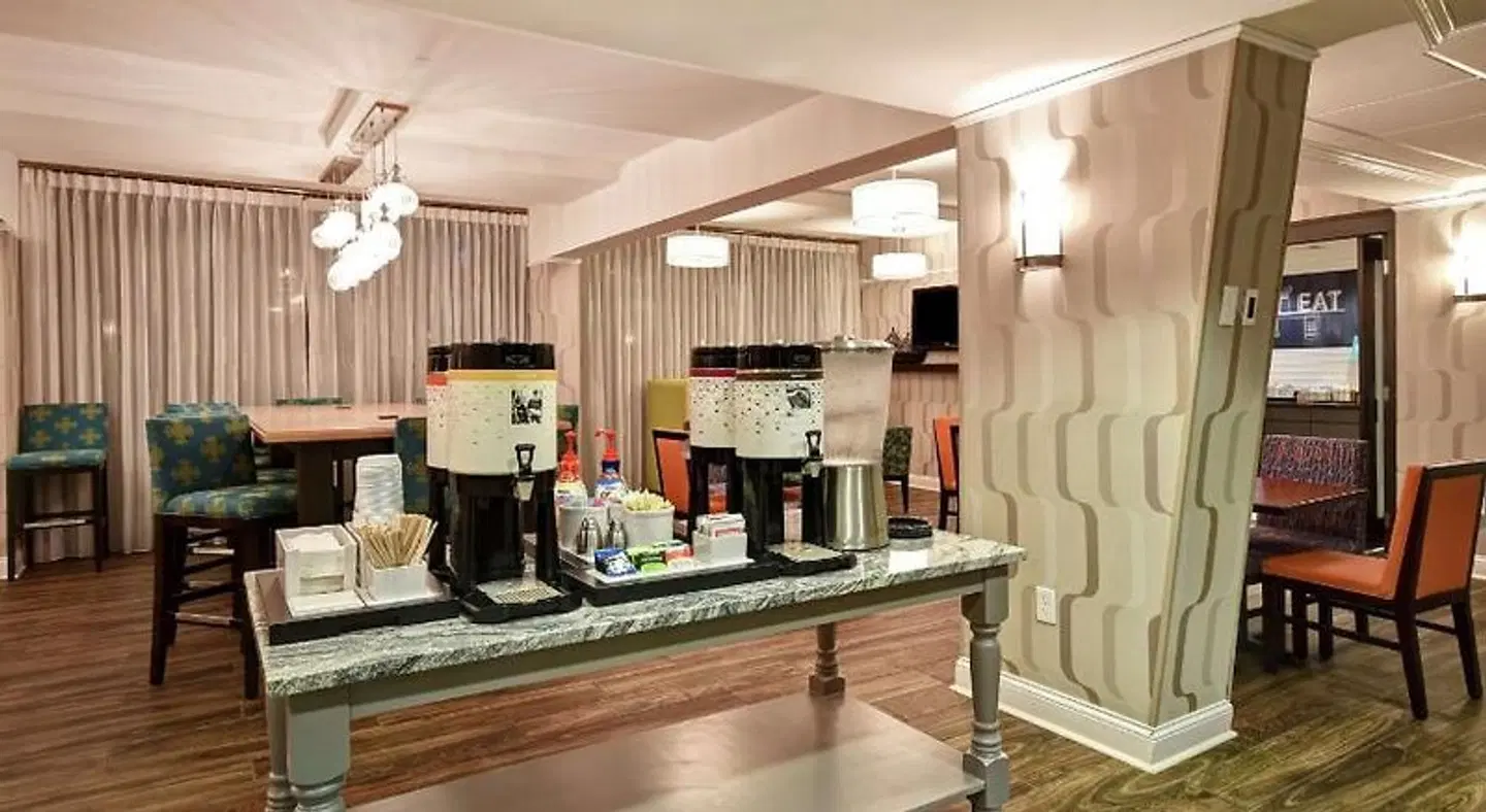 Hampton Inn Lexington I-75 Bar