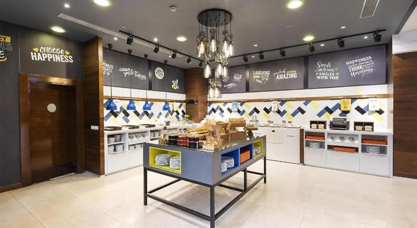 Hampton by Hilton Istanbul Kayasehir Bar
