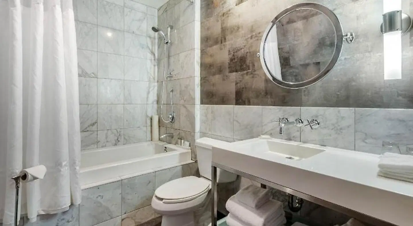 Hôtel Quartier Badezimmer