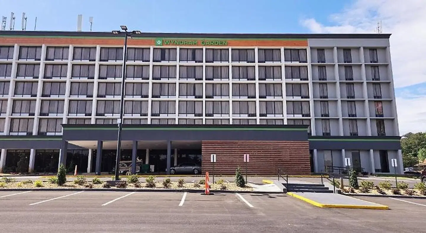 Howard Johnson by Wyndham Atlanta Airport/College Park EXTERIOR