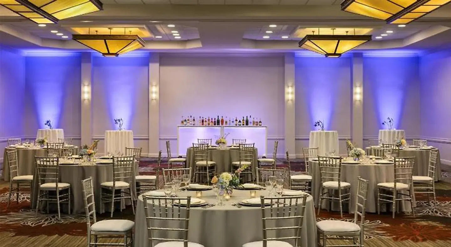 DoubleTree by Hilton Pittsburgh-Green Tree Restaurant