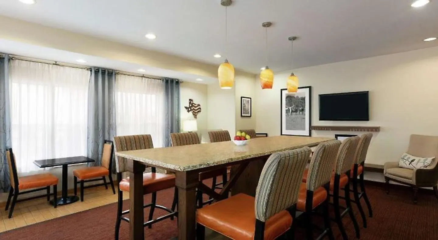 Hampton Inn Abilene Bar