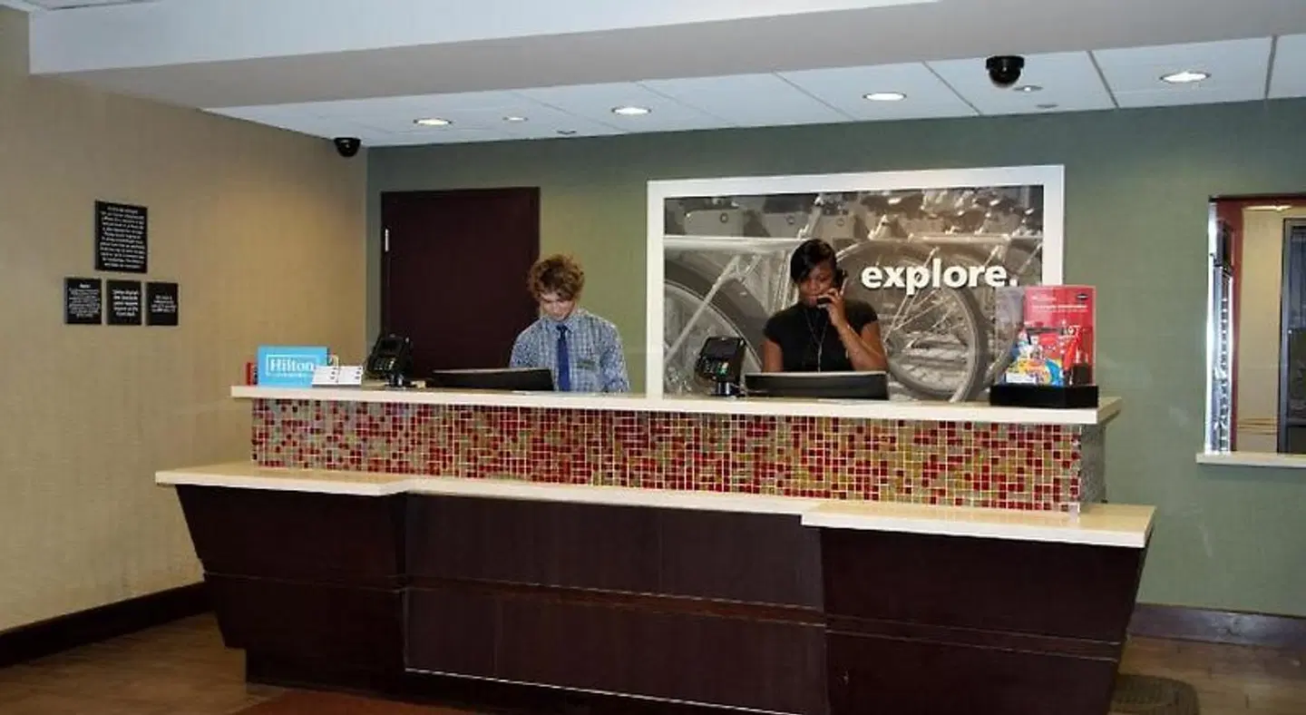 Hampton Inn & Suites Cincinnati/Uptown-University Area LOUNGE_LOBBY