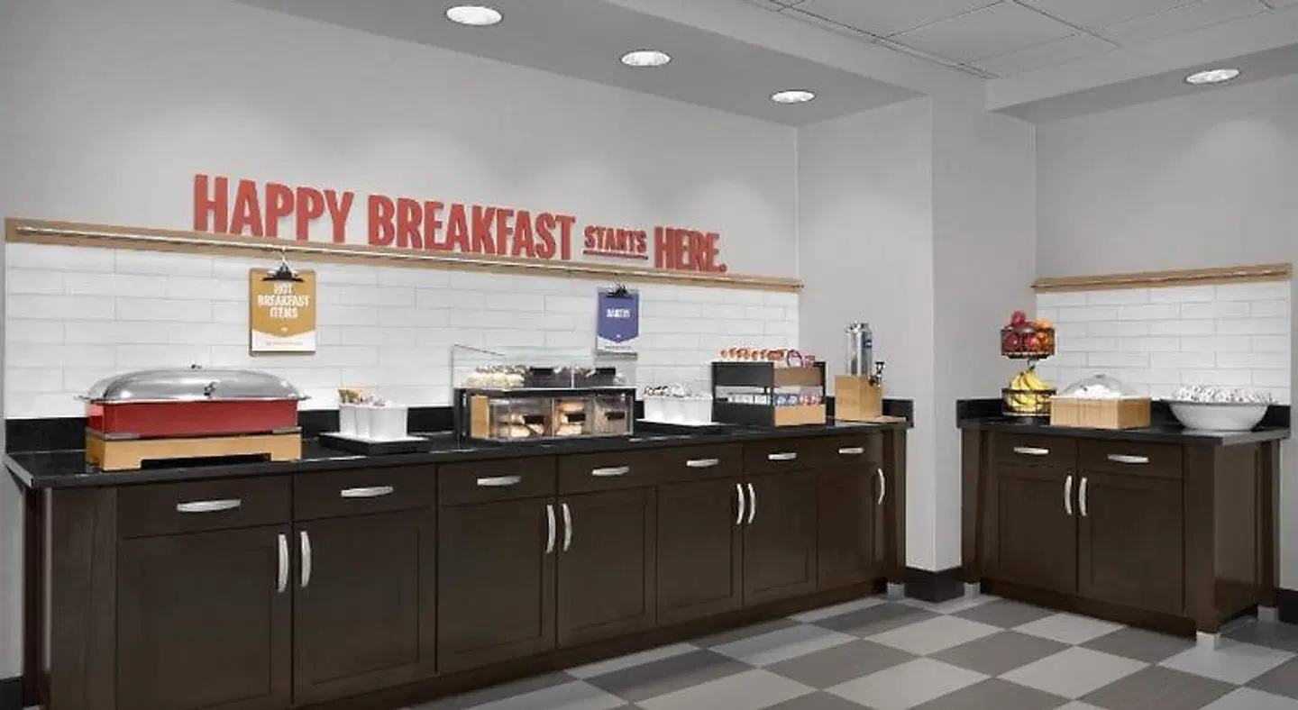 Hampton Inn & Suites Mishawaka/South Bend at Heritage Square Bar