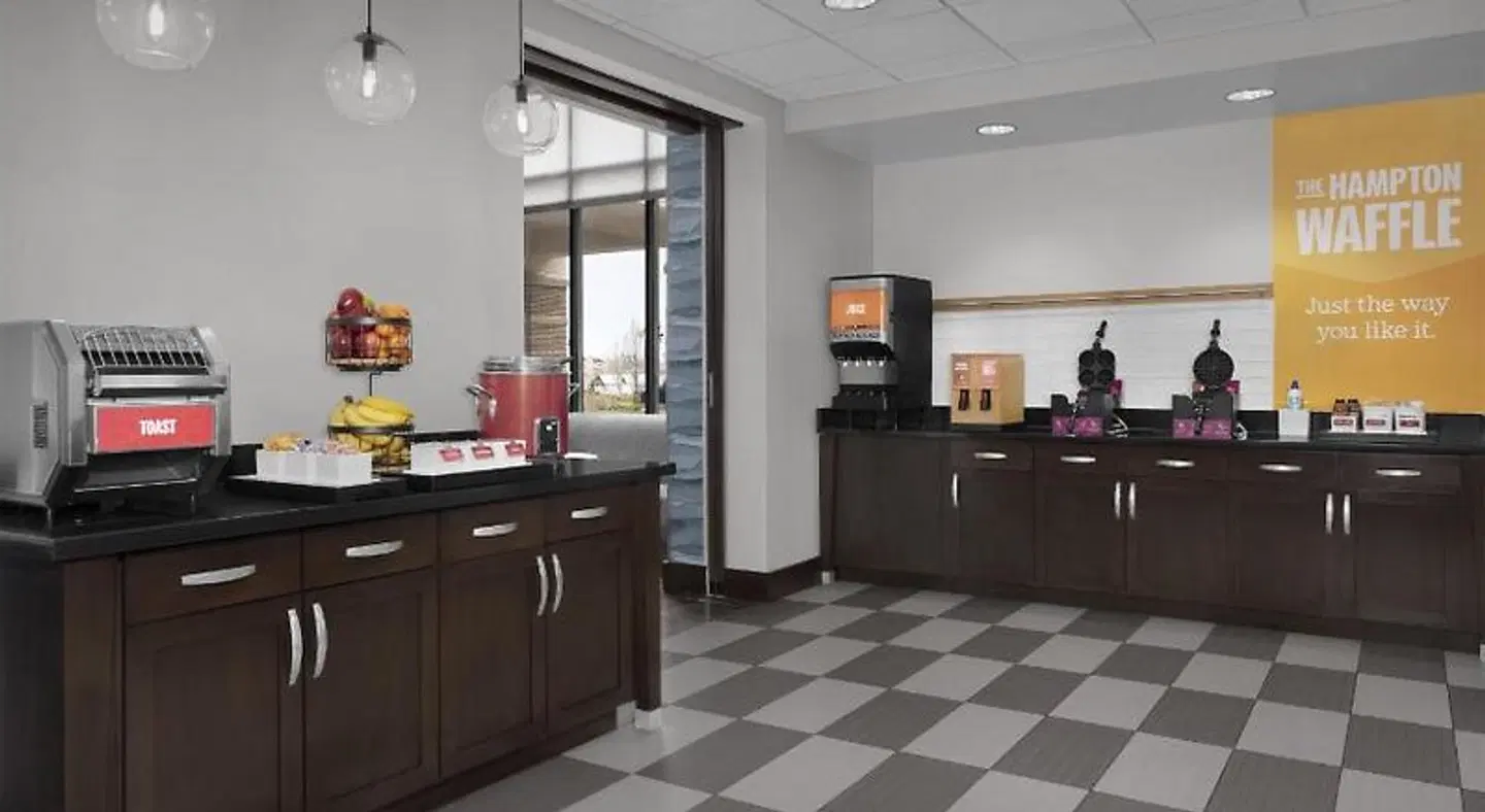 Hampton Inn & Suites Mishawaka/South Bend at Heritage Square LOUNGE_LOBBY