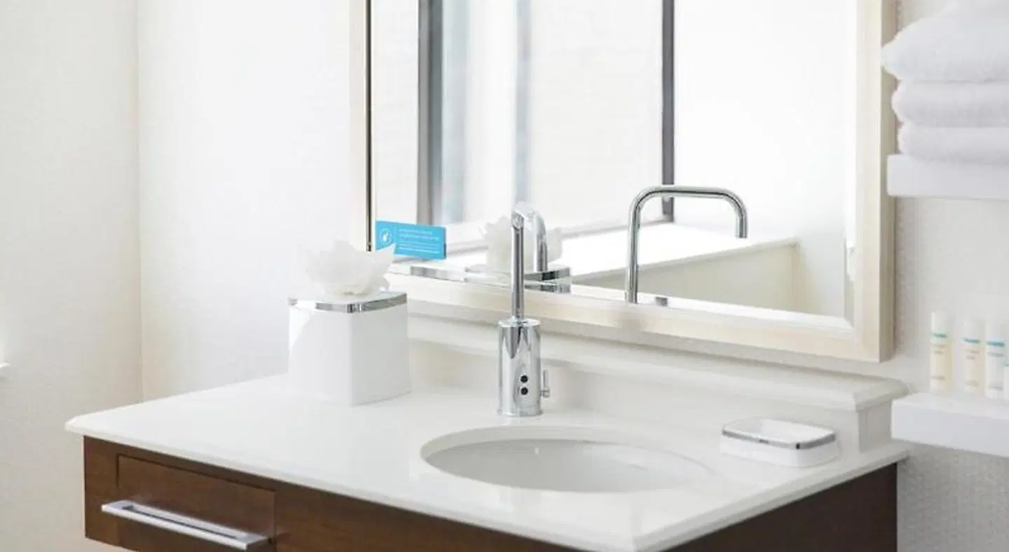 Hampton Inn & Suites Dallas Downtown Badezimmer