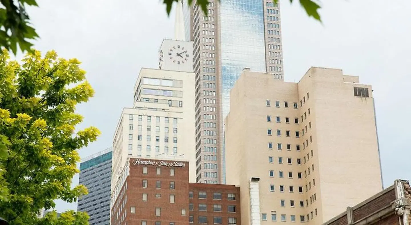Hampton Inn & Suites Dallas Downtown EXTERIOR