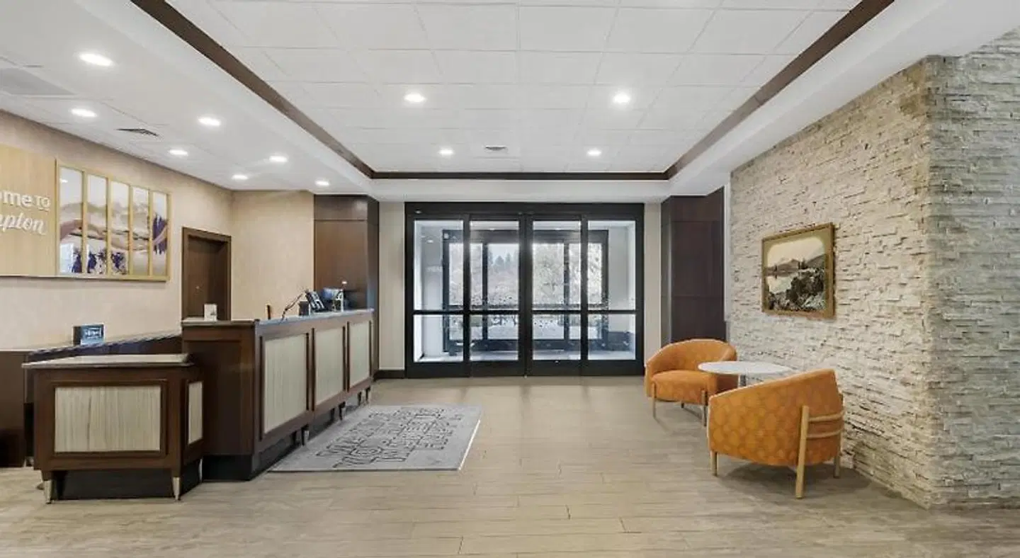 Hampton Inn & Suites Bend LOUNGE_LOBBY