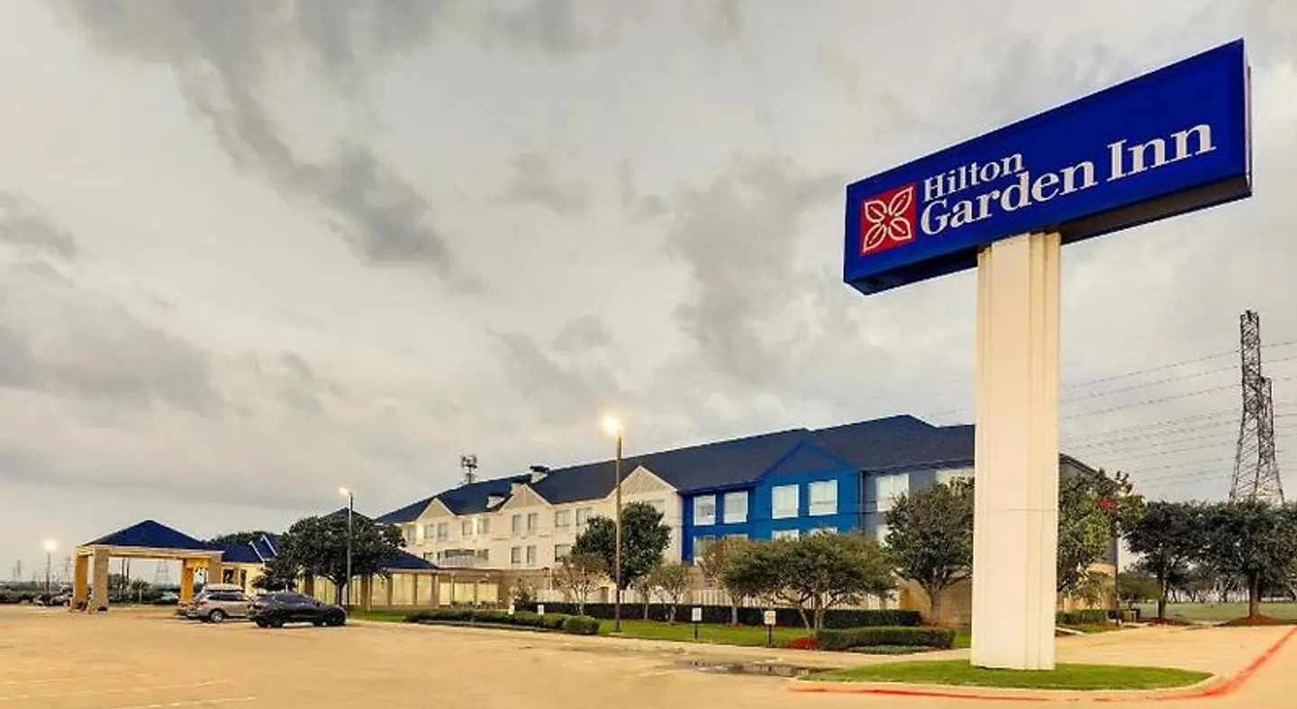 Hilton Garden Inn Fort Worth/Fossil Creek EXTERIOR