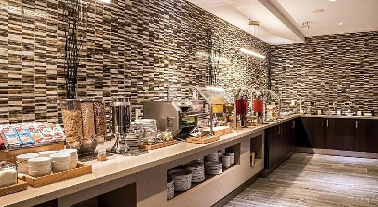 DoubleTree by Hilton Kitchener Bar