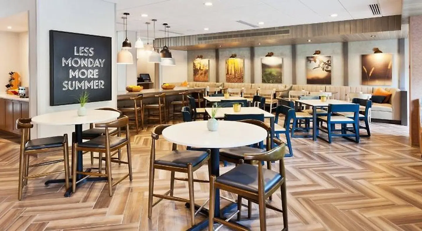Fairfield by Marriott Inn & Suites Birmingham Colonnade/Grandview Restaurant