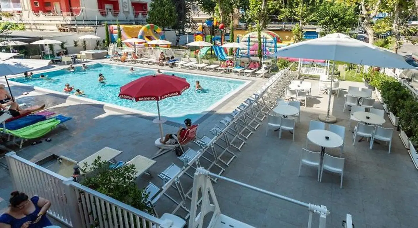 Hotel Eiffel OUTDOOR_POOL