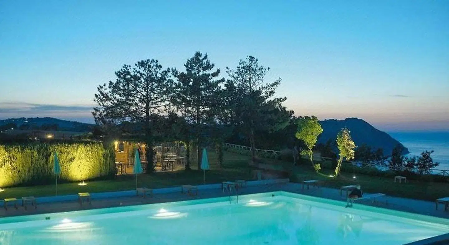 Hotel Emilia OUTDOOR_POOL