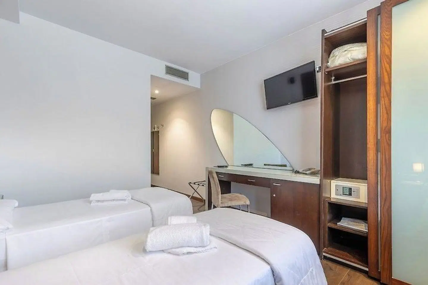 Aston Hotel ROOM_EXAMPLE