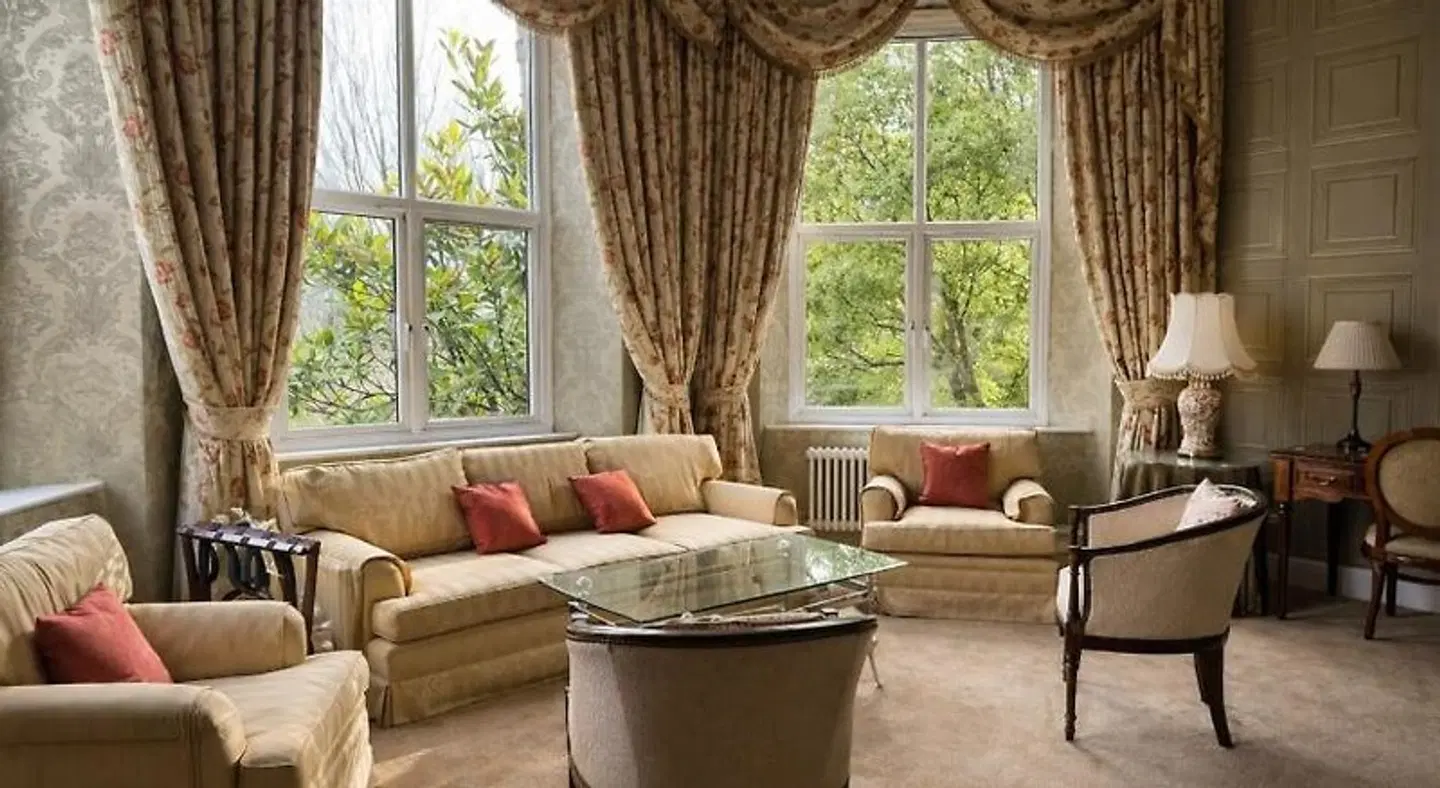 Tre-Ysgawen Hall, Country House Hotel & Spa LOUNGE_LOBBY
