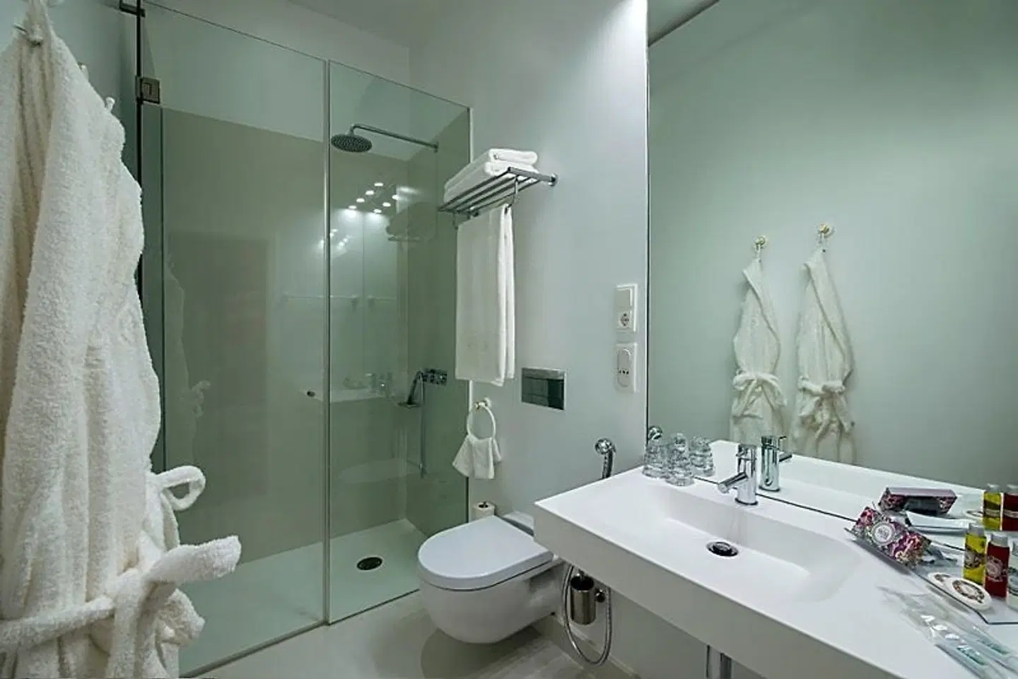 EMAJ Boutique Hotel Badezimmer