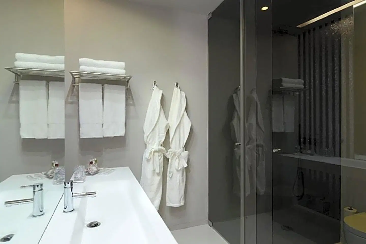 EMAJ Boutique Hotel Badezimmer