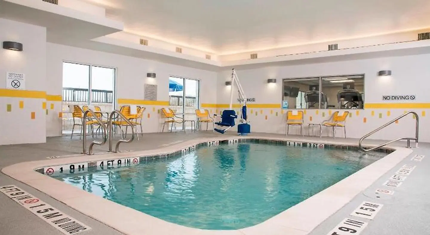 Fairfield by Marriott Inn & Suites Fredericksburg Hallenbad
