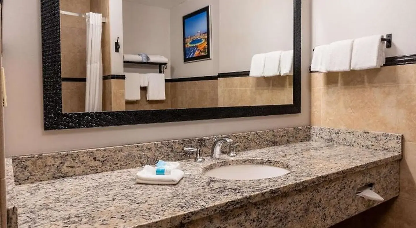 Drury Plaza Hotel Broadview Wichita ROOM_EXAMPLE
