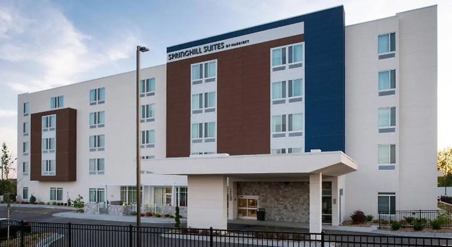SpringHill Suites by Marriott Kansas City Northeast EXTERIOR