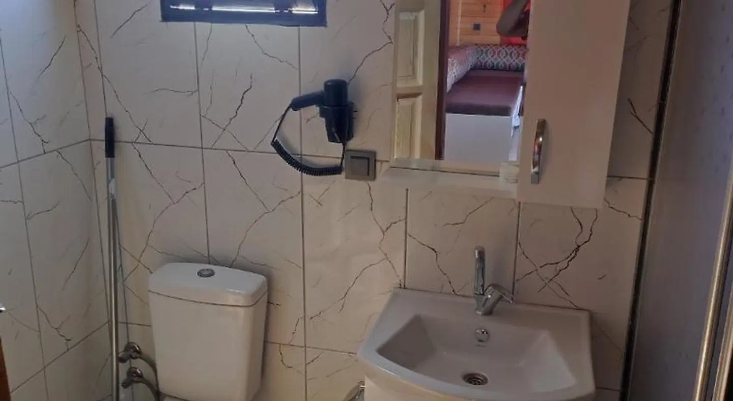Ugur Pansiyon Bungalows Badezimmer