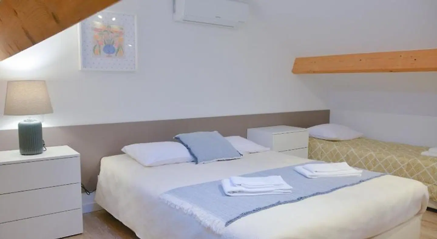 Oporto Waves ROOM_EXAMPLE