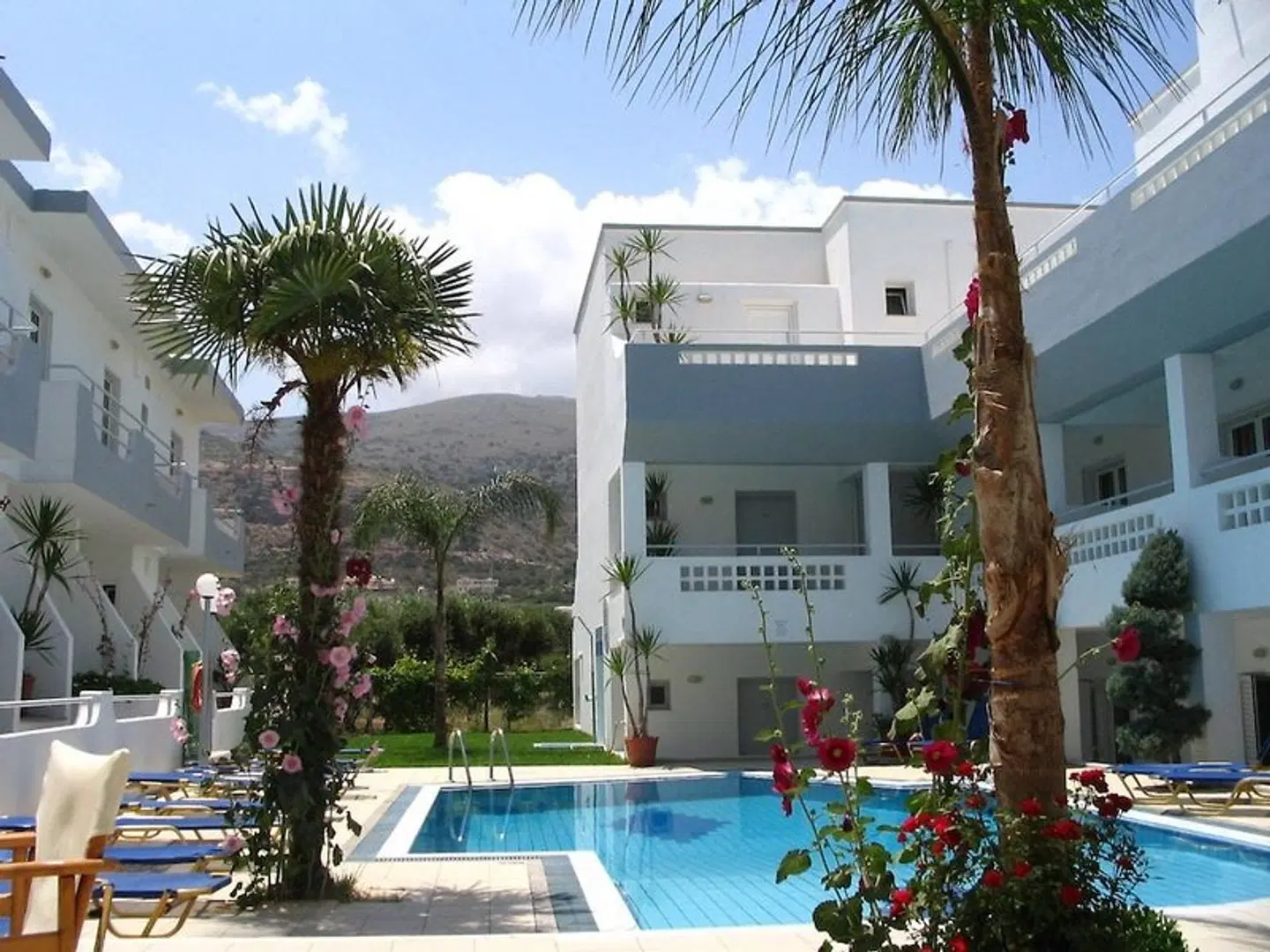 Emerald Hotel EXTERIOR
