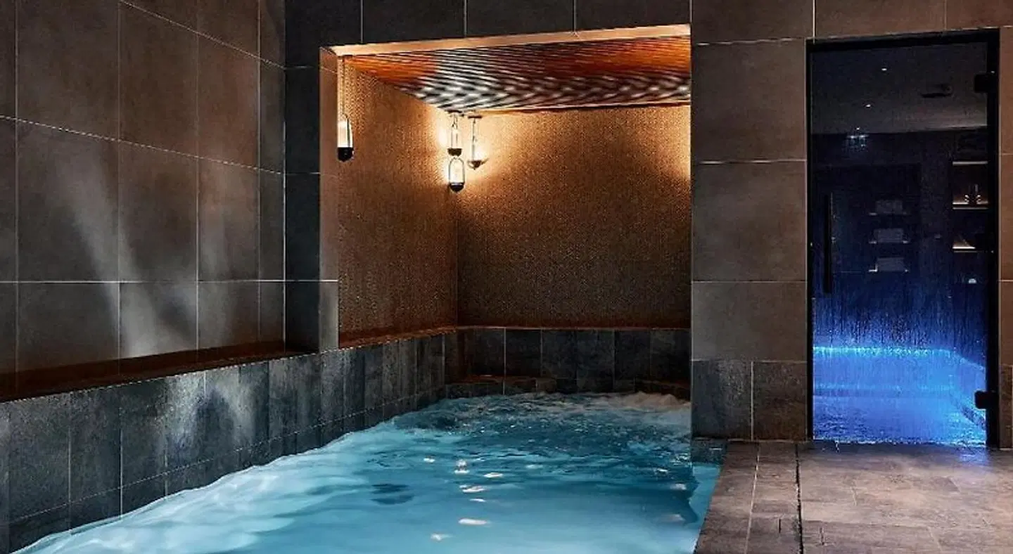 Le Bellune Paris Hotel Hallenbad