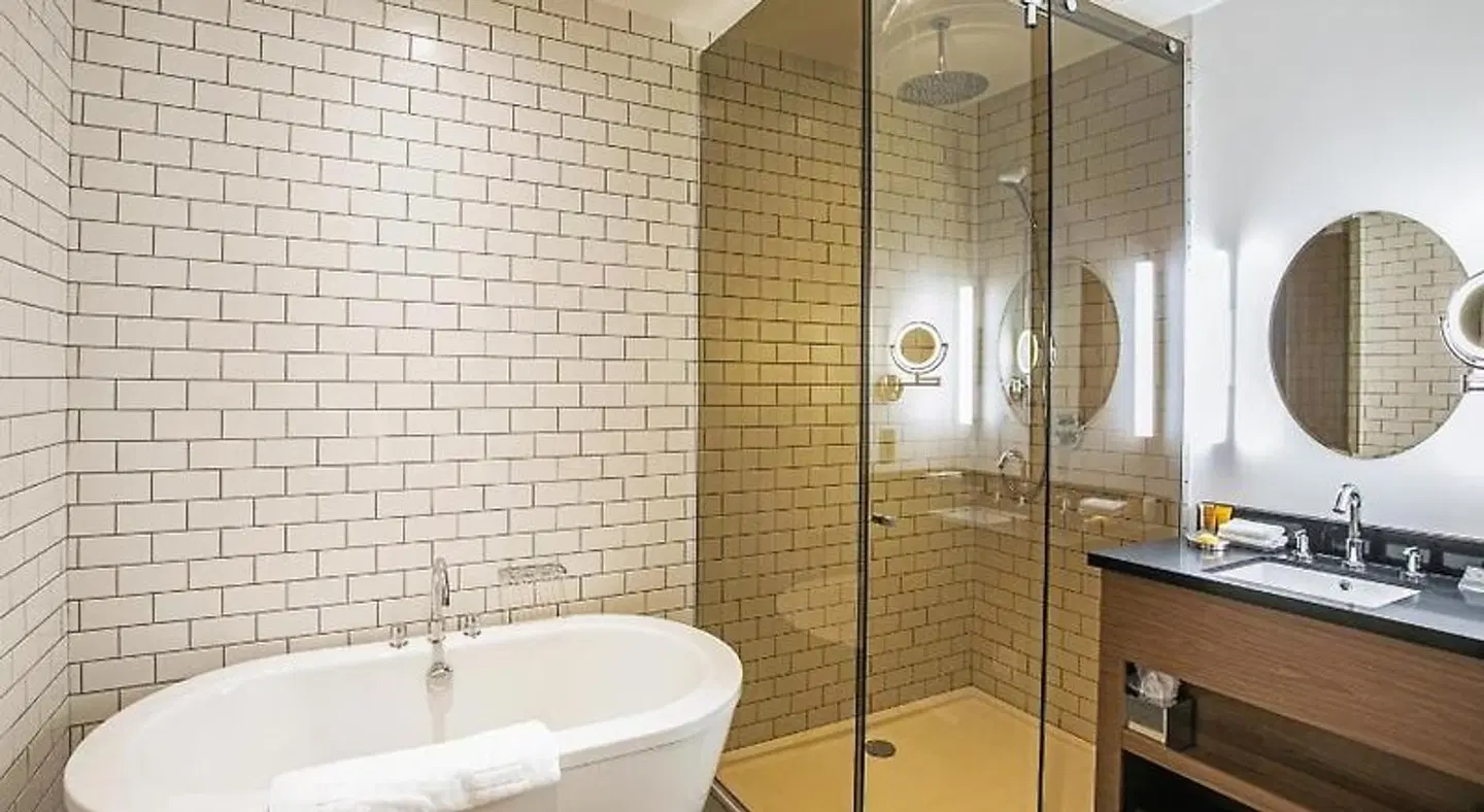 Sandman Signature Aberdeen Hotel Badezimmer