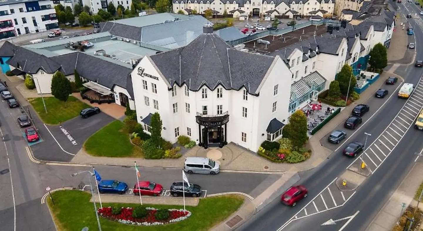 The Landmark Hotel EXTERIOR