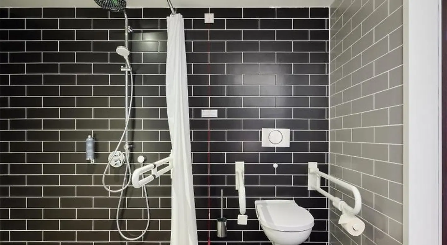 Premier Inn Stuttgart City Centre Hotel Badezimmer