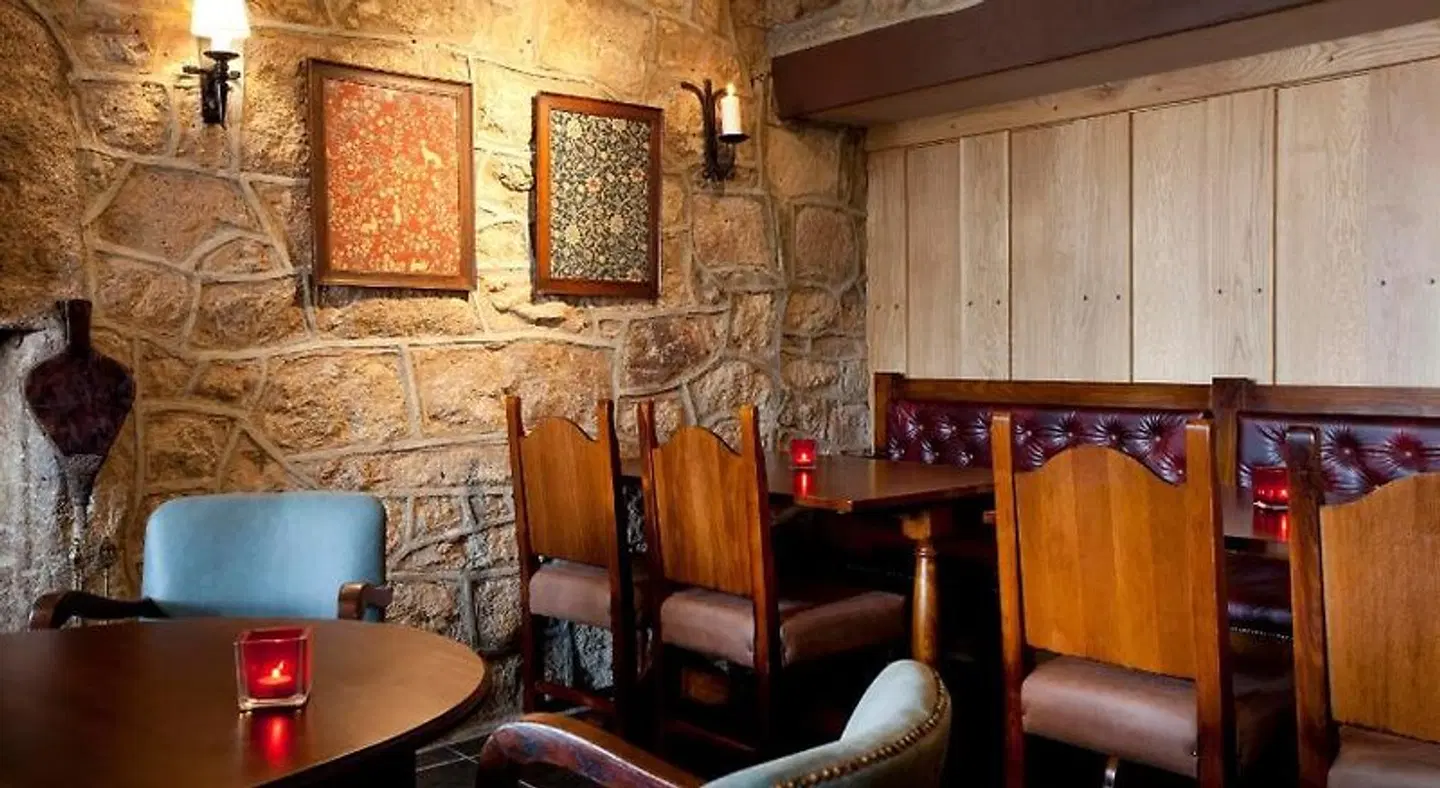 The Three Crowns ROOM_EXAMPLE