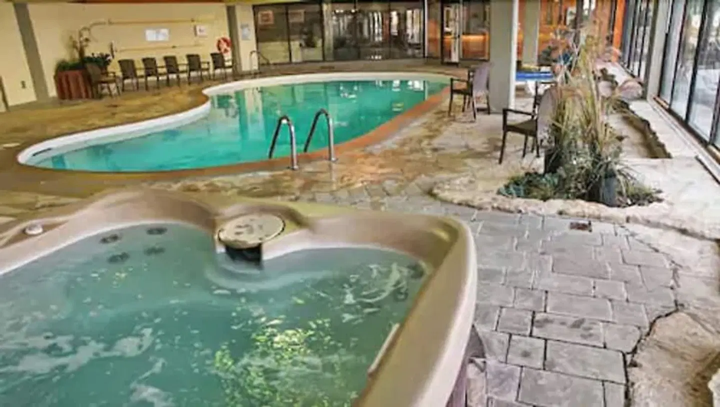 Royal Harbour Resort Thornbury Hallenbad