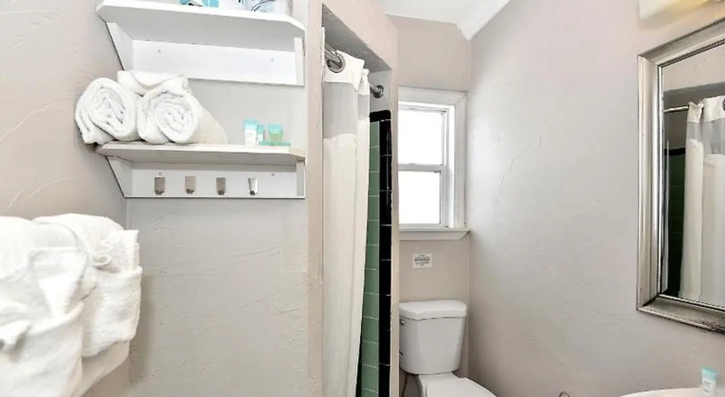 Shoreline All Suites Inn & Cabana Colony Cottages Badezimmer