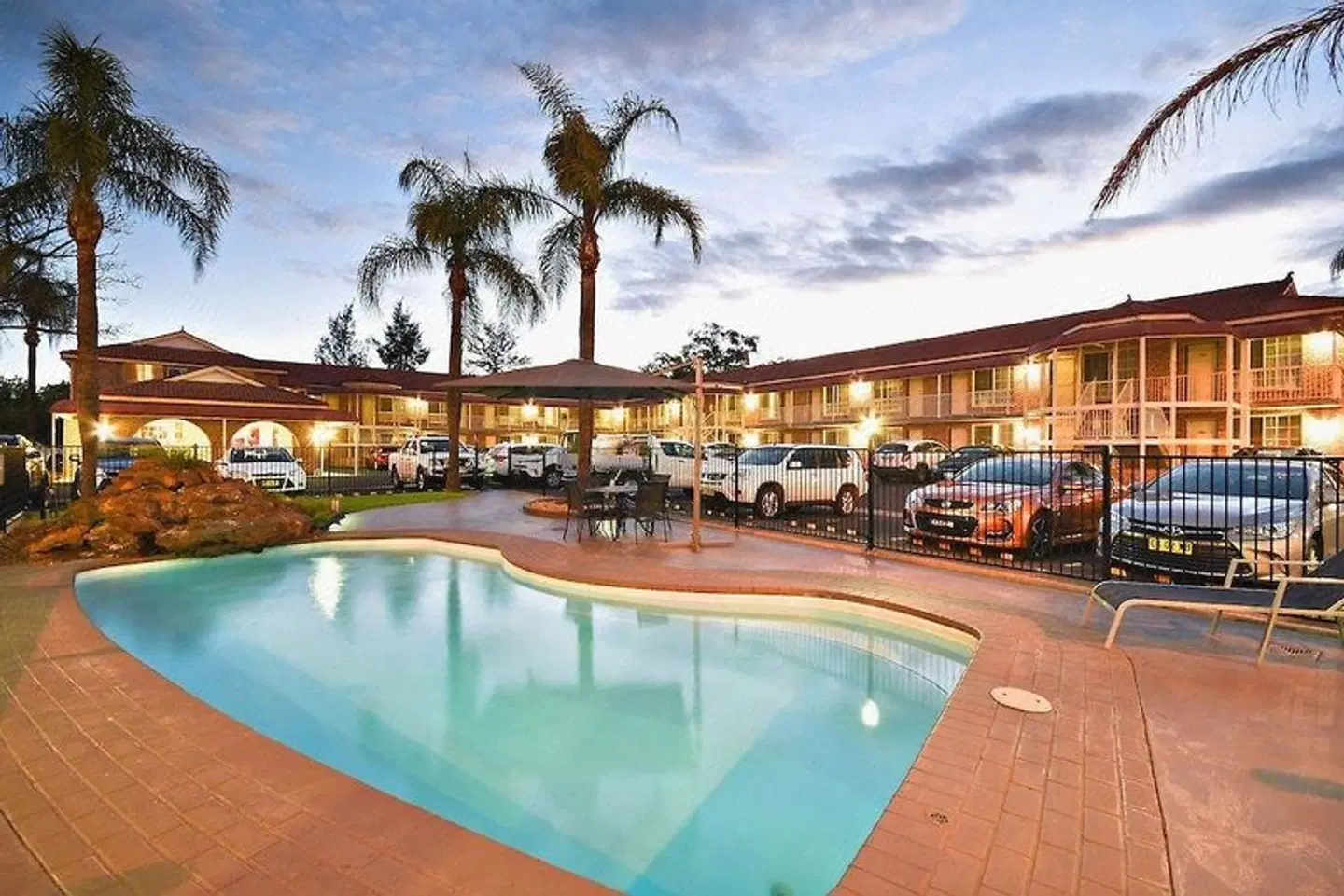 Aberdeen Motor Inn OUTDOOR_POOL