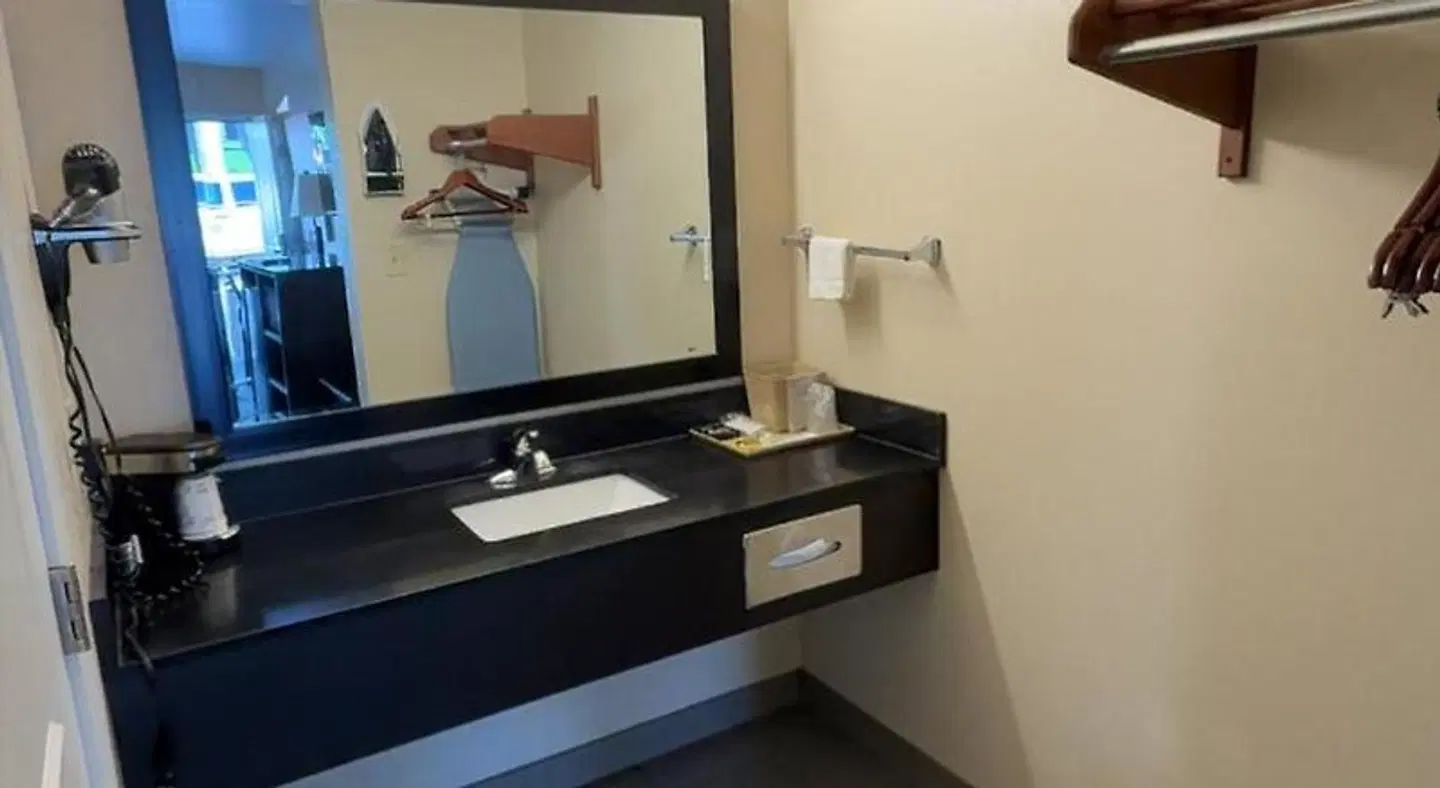 Garden Inn and Suites Badezimmer