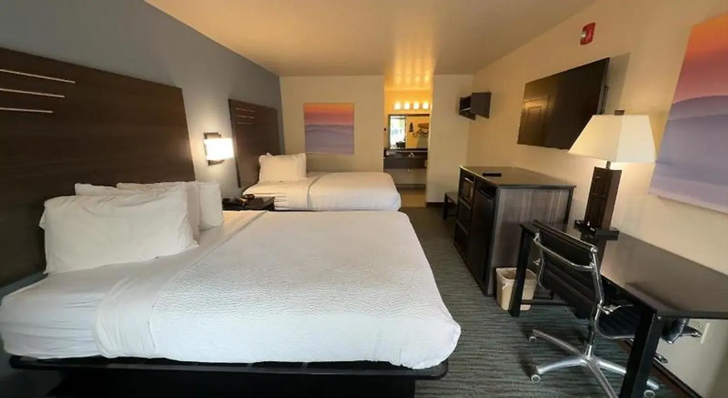 Garden Inn and Suites ROOM_EXAMPLE