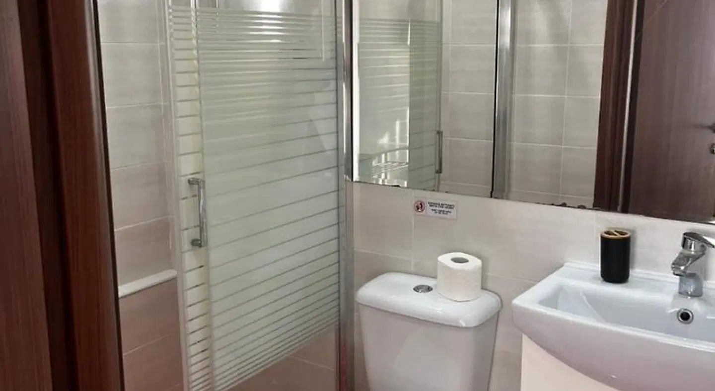 City Plaza Apartments & Rooms Badezimmer