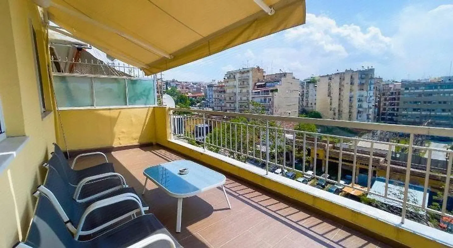 City Plaza Apartments & Rooms Terrasse
