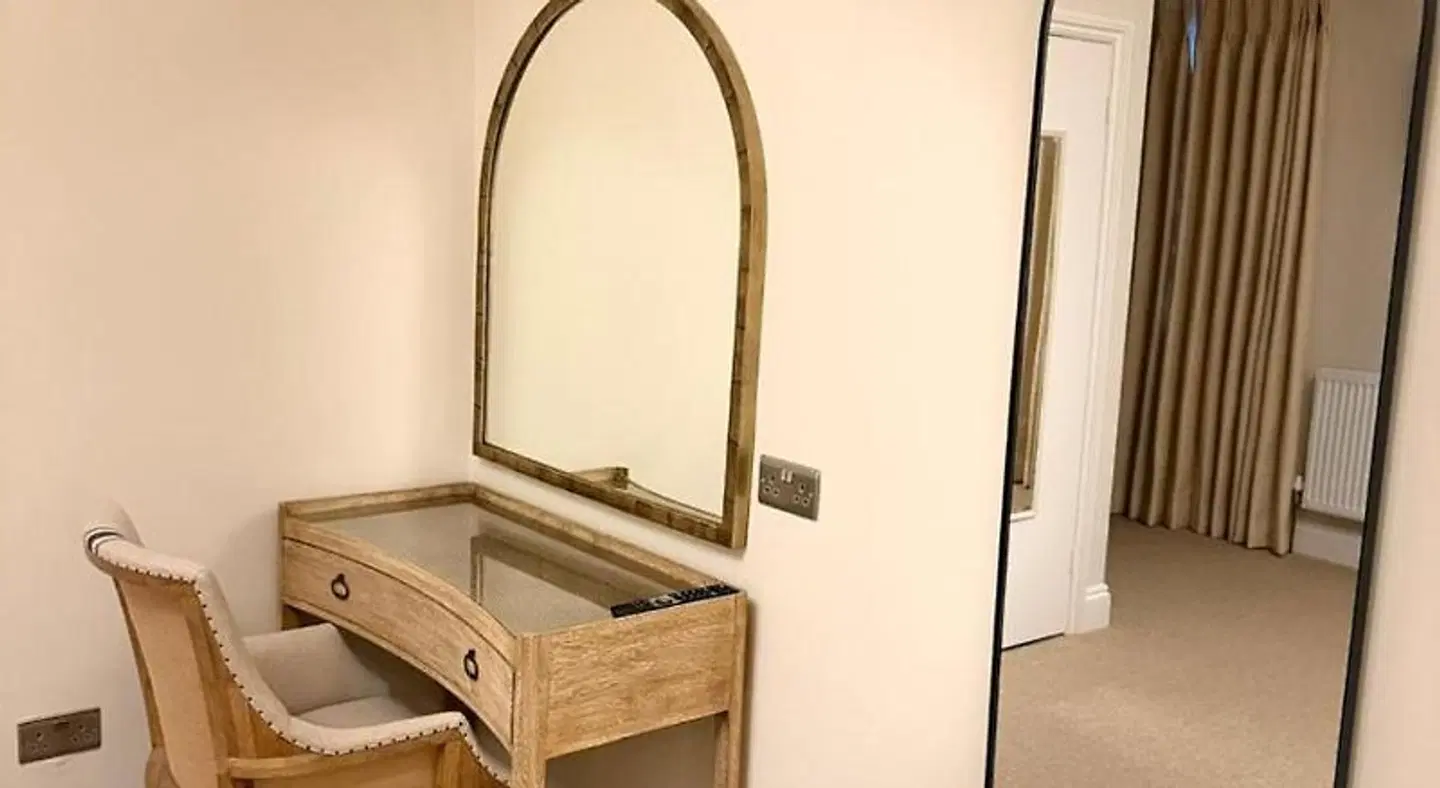The Sunningdale ROOM_EXAMPLE