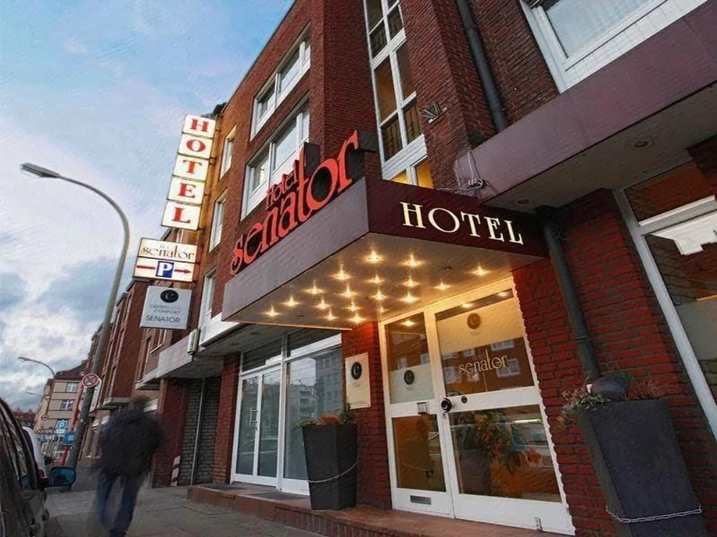 Hotel Senator EXTERIOR