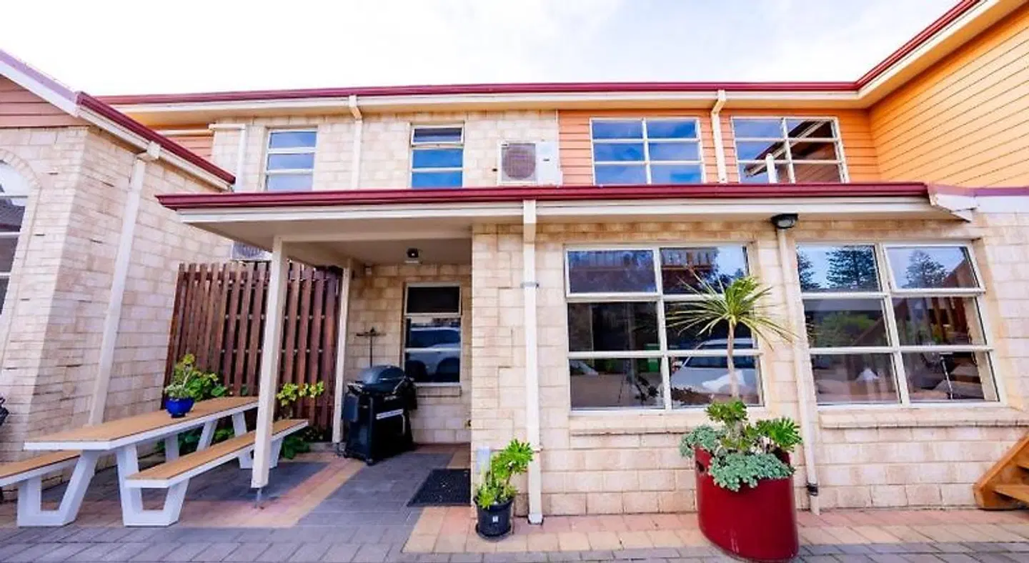 Yot Spot Apartments EXTERIOR