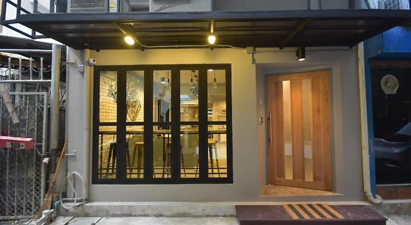 The Chatbox Silom Hostel Terrasse