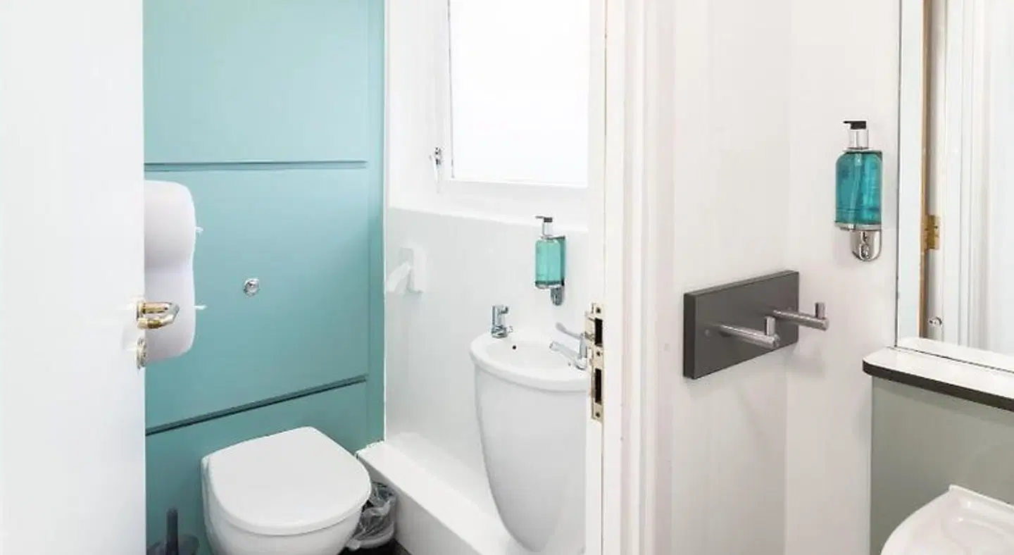 YHA Castleton Losehill Hall Badezimmer