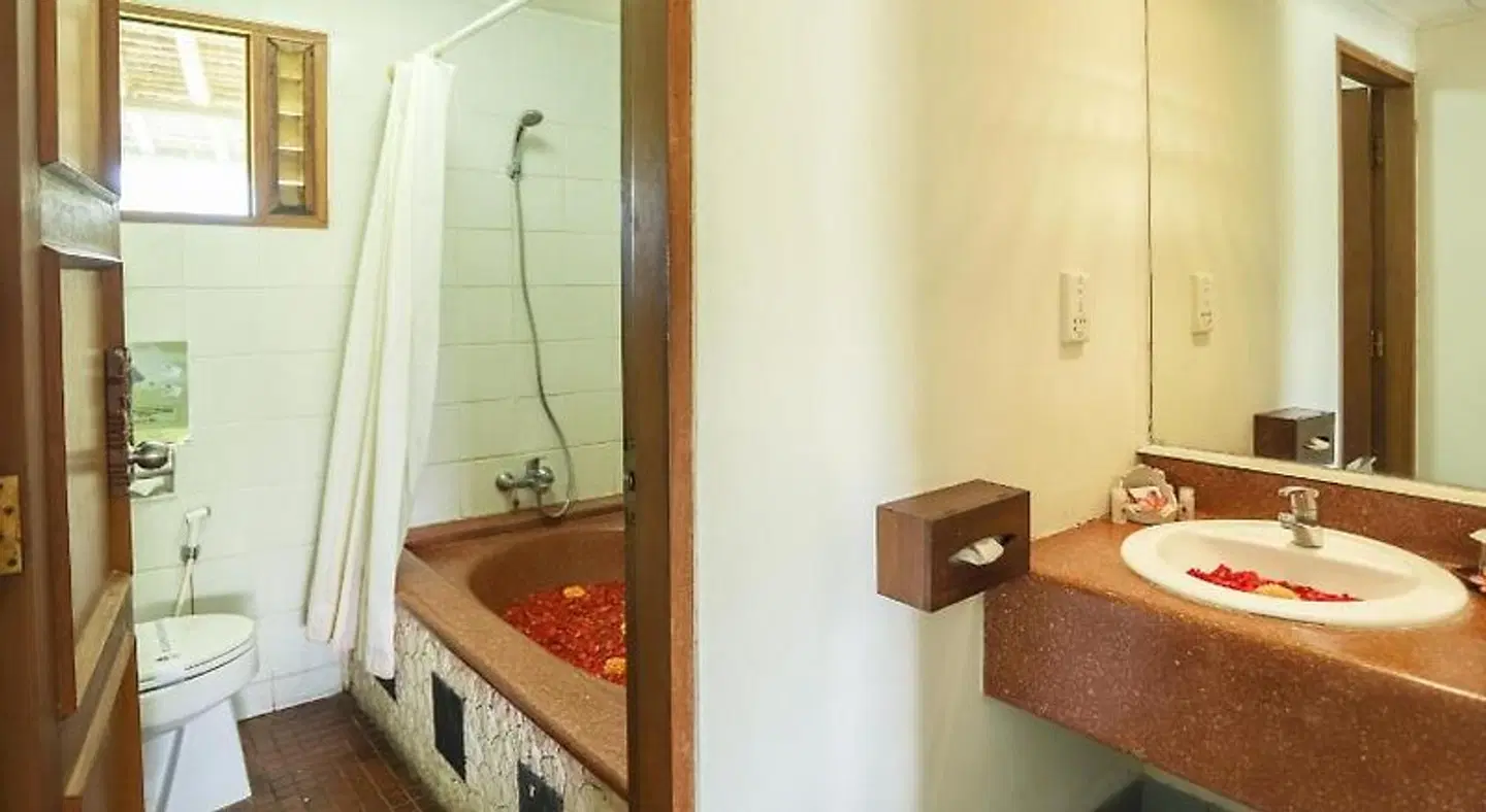 Sativa Sanur Cottages Badezimmer