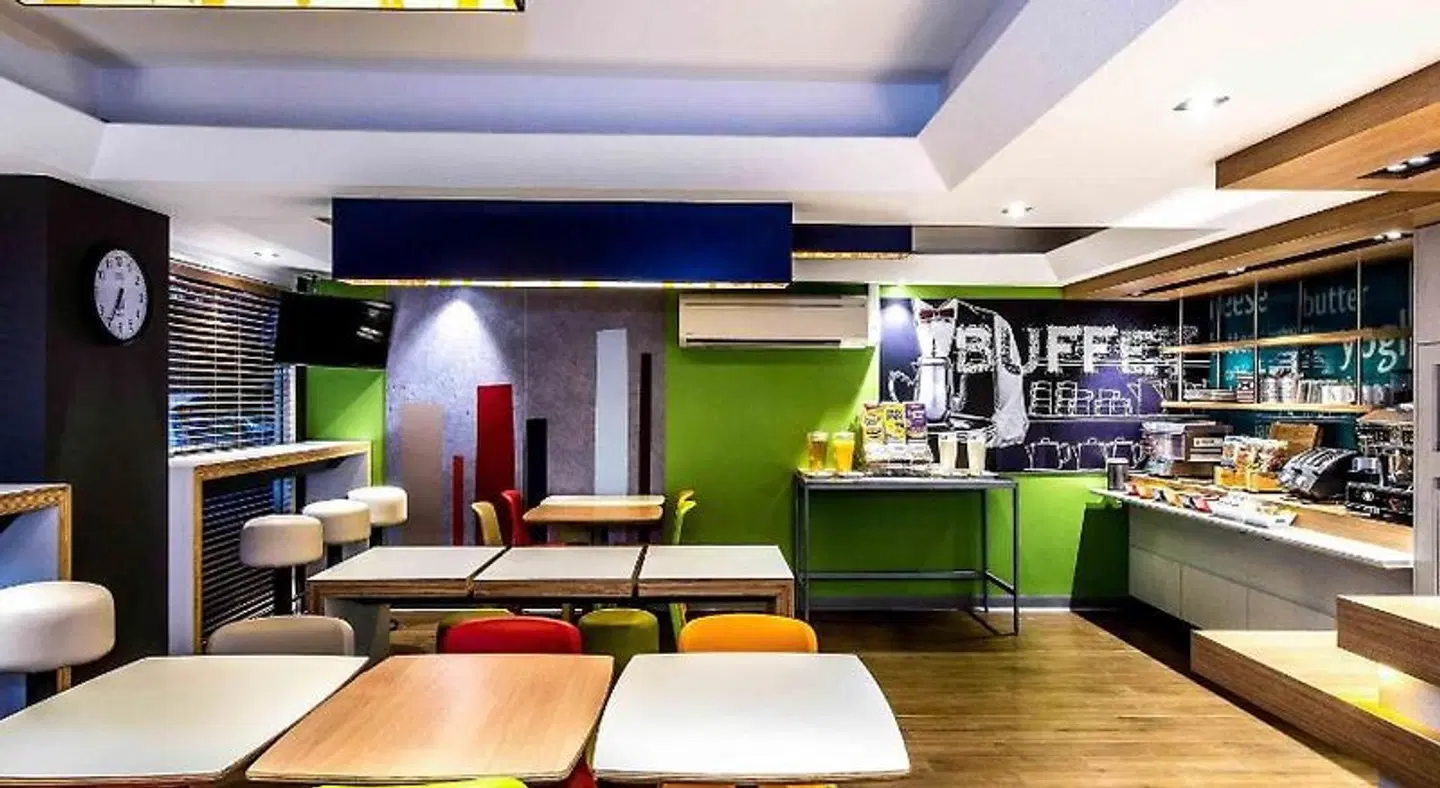 ibis budget Enfield Bar