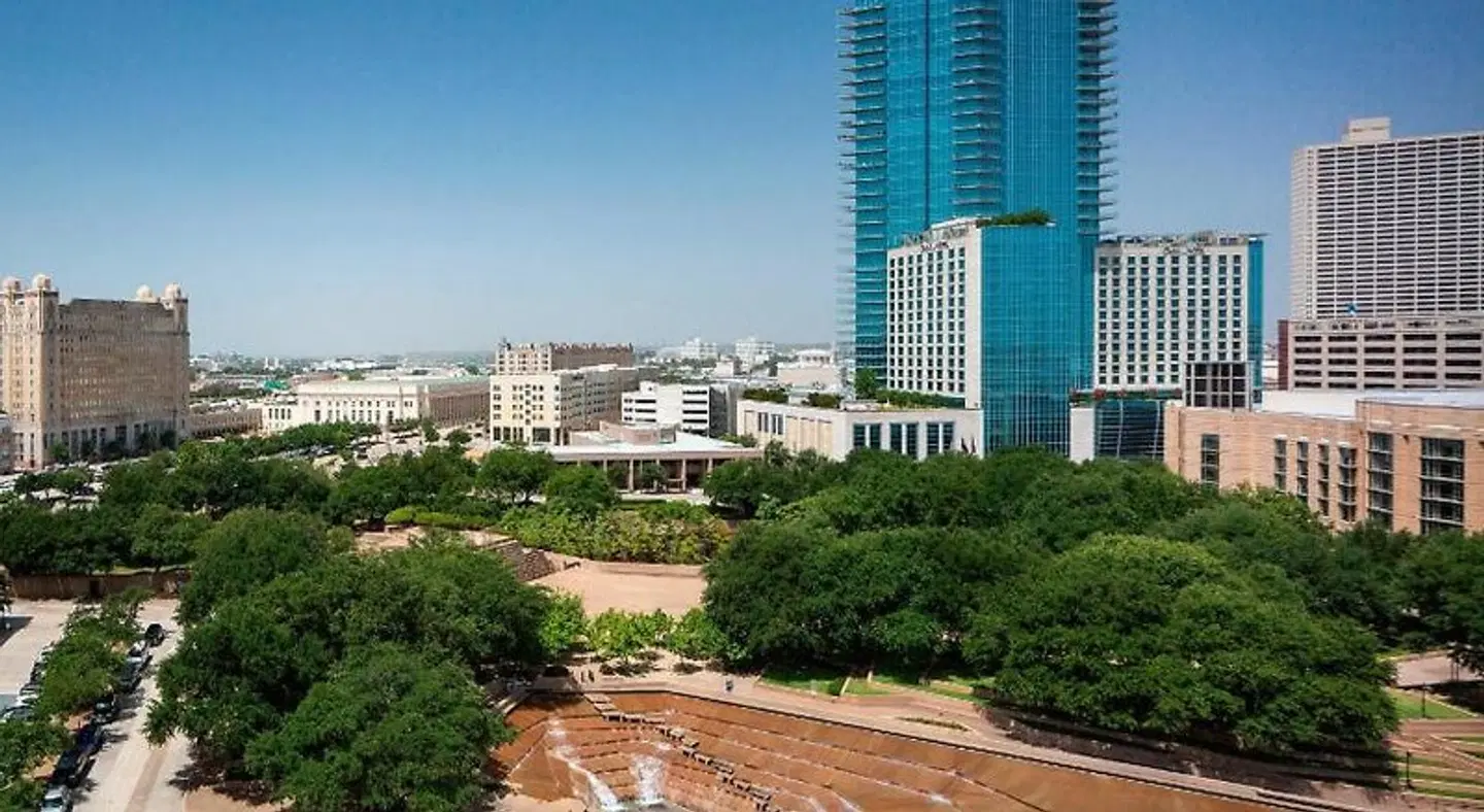 Sheraton Fort Worth Downtown Hotel EXTERIOR