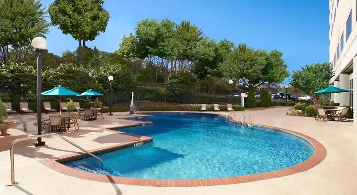 Hilton Atlanta Airport OUTDOOR_POOL