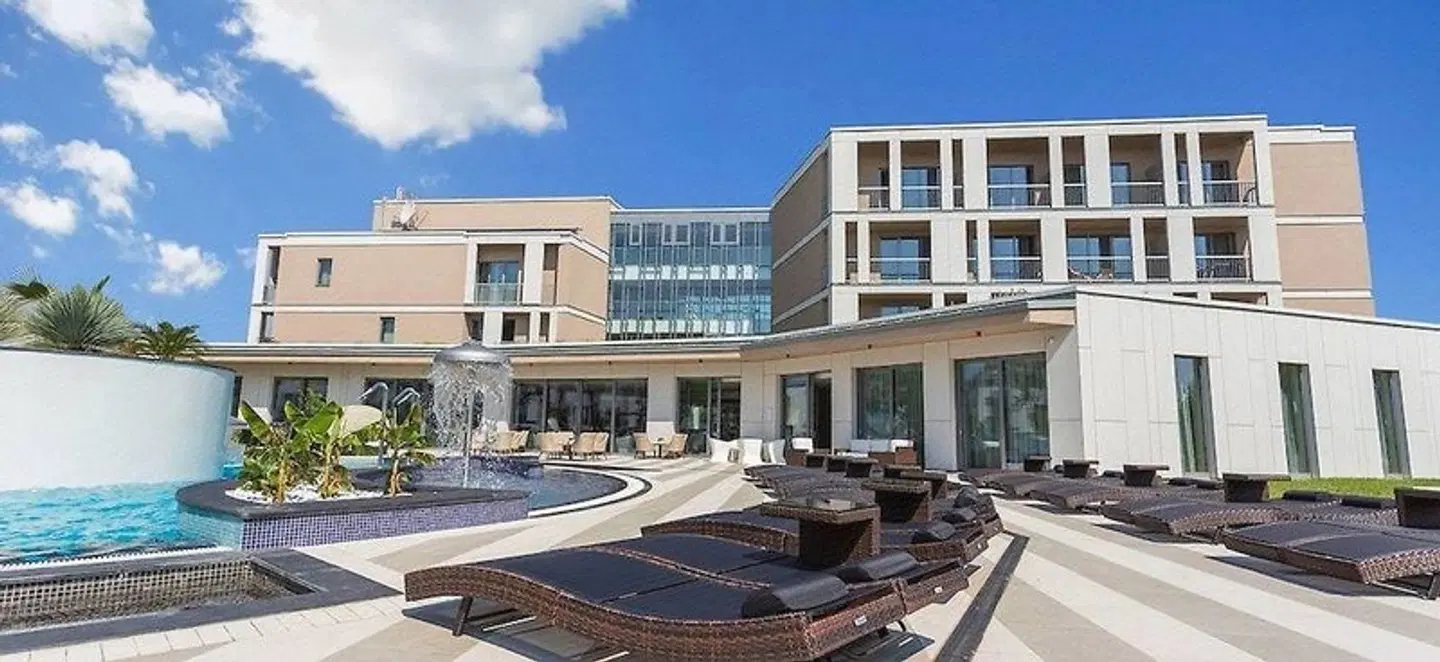 Aura Hotel EXTERIOR