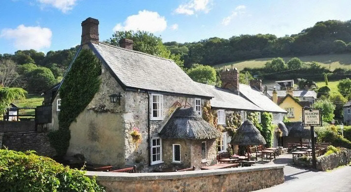 The Masons Arms EXTERIOR
